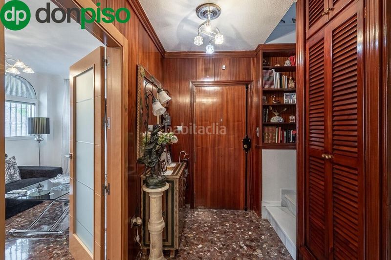 Foto 41811732-4b4c-4803-a842-d77ceee4c4b2. Casa amb calefacció aparcament a Bola de Oro Granada