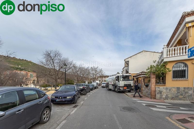 Foto 5c8790fd-eaff-44aa-8f4a-93cb1cb10494. Casa amb calefacció aparcament a Bola de Oro Granada