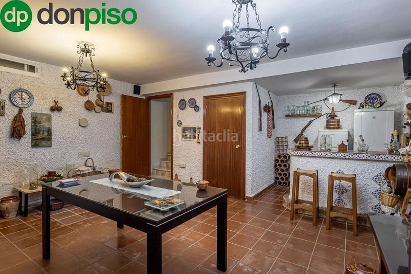 Foto 7068d592-18ee-4752-b19d-c7f883bef183. Casa amb calefacció aparcament a Bola de Oro Granada