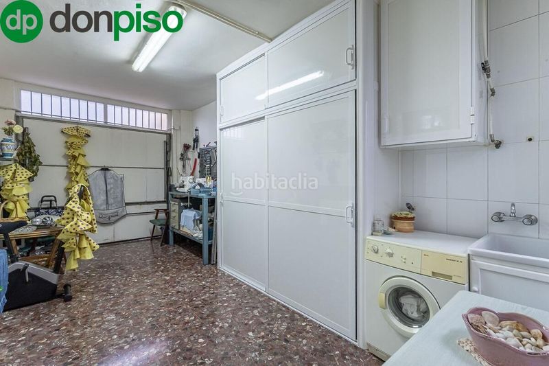 Foto 774b59e0-9b0b-45e4-9f91-ee44b3818ddc. Casa amb calefacció aparcament a Bola de Oro Granada