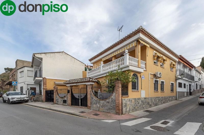 Foto 8a66db54-46a6-4197-8747-a853dd19d145. Casa amb calefacció aparcament a Bola de Oro Granada