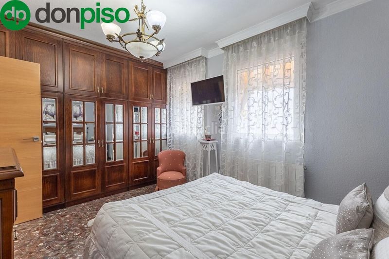 Foto c26feb24-f76c-467d-bbe6-55f5e911f044. Casa amb calefacció aparcament a Bola de Oro Granada