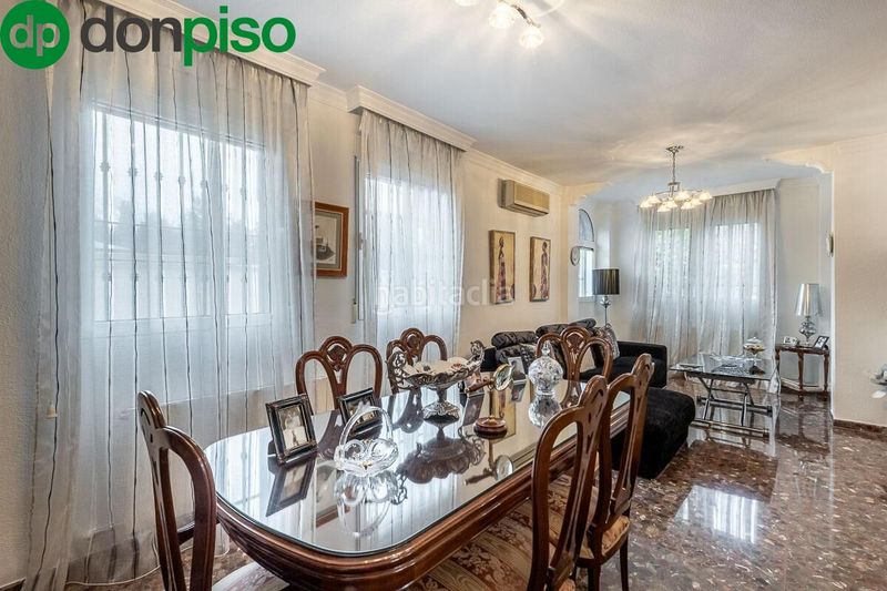 Foto e3f8ee41-5d5d-4207-9d5b-e29e5723b791. Casa amb calefacció aparcament a Bola de Oro Granada