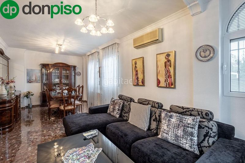 Foto fd35d78c-2f38-43df-a7ef-ee913210baa4. Casa amb calefacció aparcament a Bola de Oro Granada