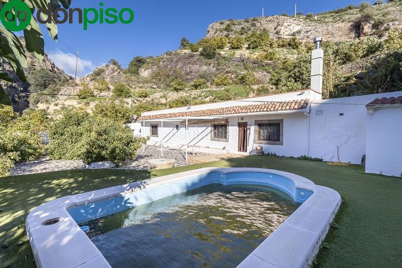 Foto 040333f2-0012-4062-ba9f-229ff9dc8e49. Casa encantadora casa de una planta con amplio terreno y piscina en guájar faragüit en Guájares (Los)