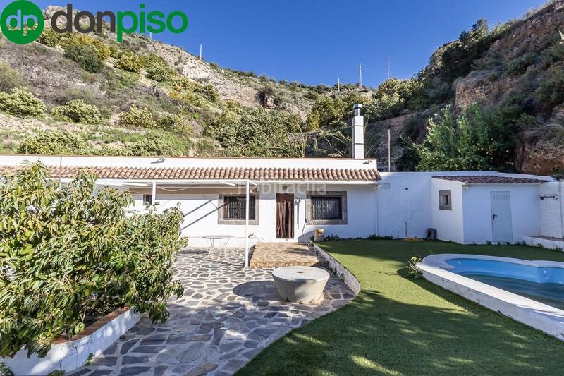 Foto efe1d4a3-15cb-4c90-90cc-091921a30d7b. Casa encantadora casa de una planta con amplio terreno y piscina en guájar faragüit en Guájares (Los)