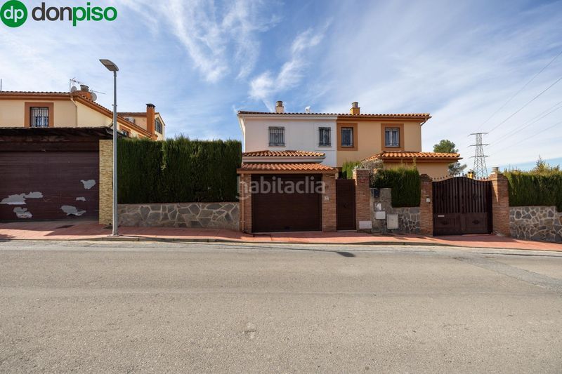 Foto 06feb63c-6b92-4c17-9cbf-3effe13700a2. Casa aparellada amb aparcament piscina a Peligros