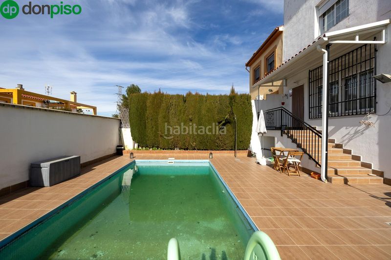 Foto 30c328e3-df57-4aa9-bb53-aa0ab57a1209. Casa aparellada amb aparcament piscina a Peligros