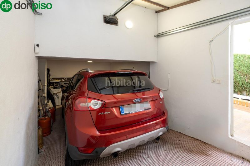 Foto 45ca7ee3-93df-4746-9636-4b157c41bf61. Casa aparellada amb aparcament piscina a Peligros