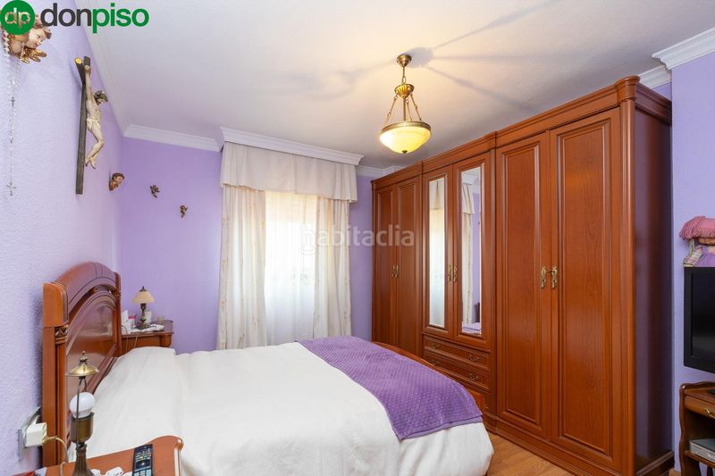 Foto 9789ff8c-aae0-4a74-a4b8-a521a643969b. Casa aparellada amb aparcament piscina a Peligros