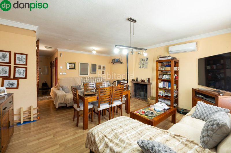 Foto a154f6a0-10b3-4fe2-9514-9abb48b415e5. Casa aparellada amb aparcament piscina a Peligros