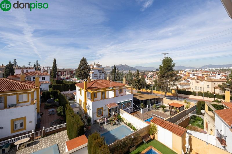 Foto f9e22e66-08de-43c9-a350-d27bf4e89997. Casa aparellada amb aparcament piscina a Peligros