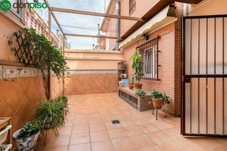 Reihenhaus  Calle elisa soriano. Adosado dos en uno con apartamento independiente.