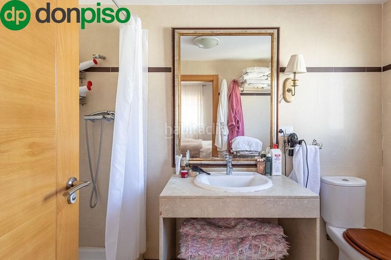 Foto f3b3b6fe-b48c-4e48-b280-c8baf628a2b8. Maison jumelée avec chauffage parking piscine dans Huétor Vega