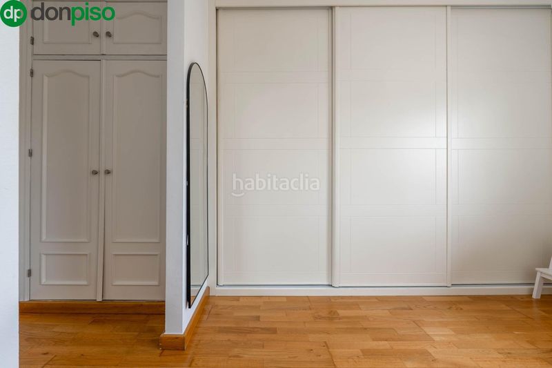 Foto b0579672-d89a-40ea-bb03-35f536294f2e. Casa adossada amb aparcament a Ogíjares