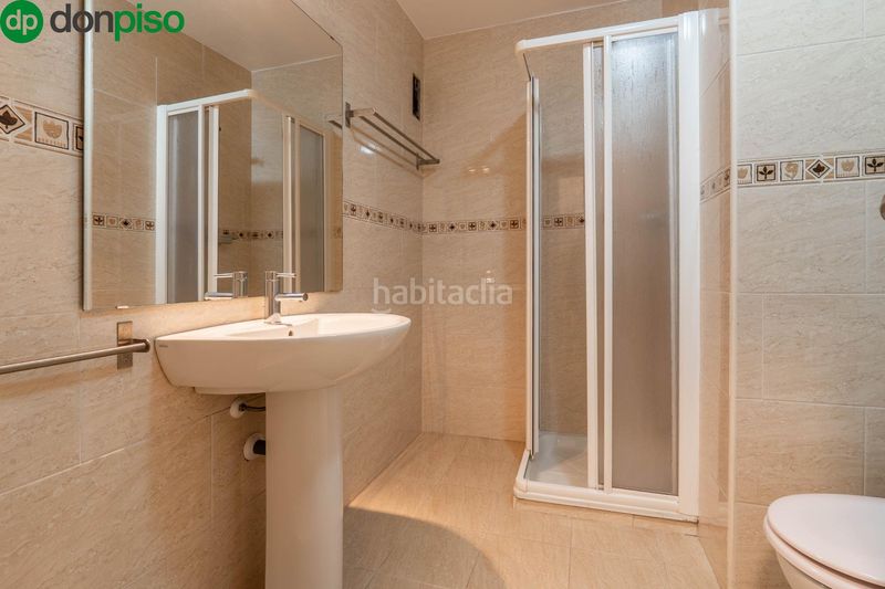 Foto be73dbaa-d96e-4148-8fb9-2e6586d5bff6. Casa adossada amb aparcament a Ogíjares