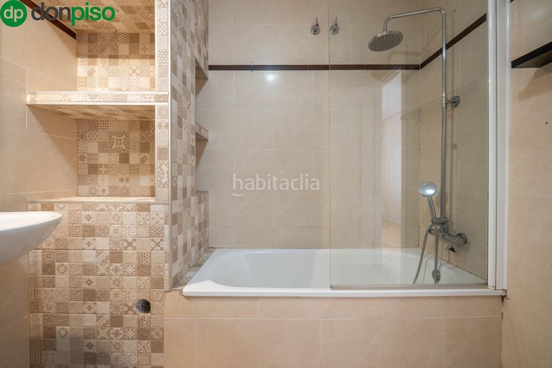 Foto d906a139-490c-4015-acb0-3feb5202cc42. Casa adossada amb aparcament a Ogíjares