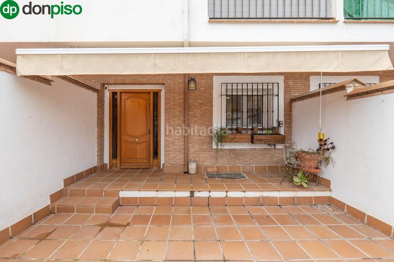 Foto eaa3ffec-0cf4-4780-8506-fdc05b4ab1f7. Casa adossada amb aparcament a Ogíjares