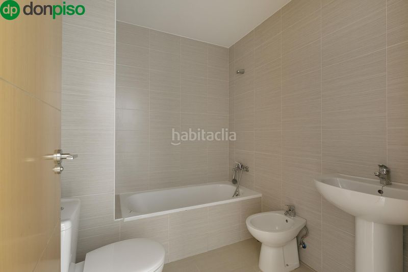 Foto c906b2ce-2444-4f77-ba82-e4787f5b4a05. Pis amb aparcament a Pinos Puente