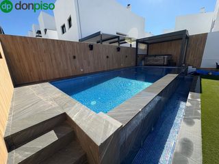 Reihenhaus  Calle hayas (loma verde). Exclusiva casa en loma verde