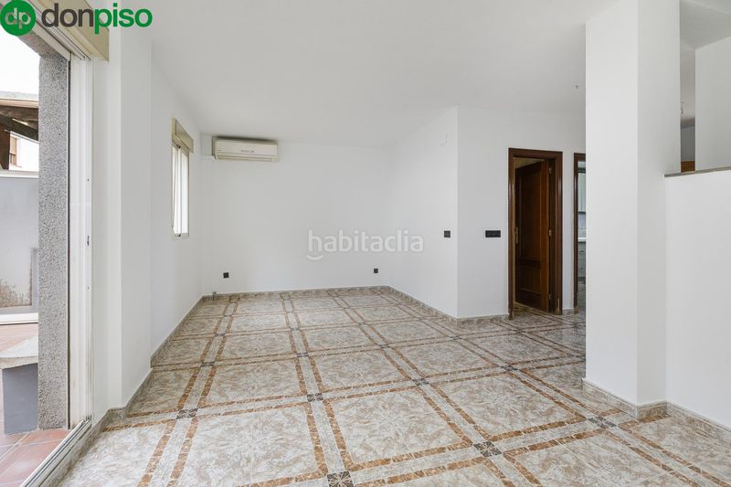 Foto e8ca050f-b4fa-4eb2-bf77-71ac99ed42b2. Dúplex amb aparcament a Ogíjares