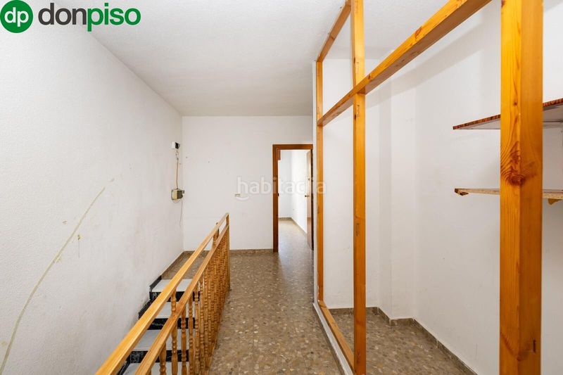 Foto 31987162-8c45-4fe2-a2e6-d53c1f0c4a7c. Casa amb aparcament piscina a La Zubia Ciudad Zubia (La)