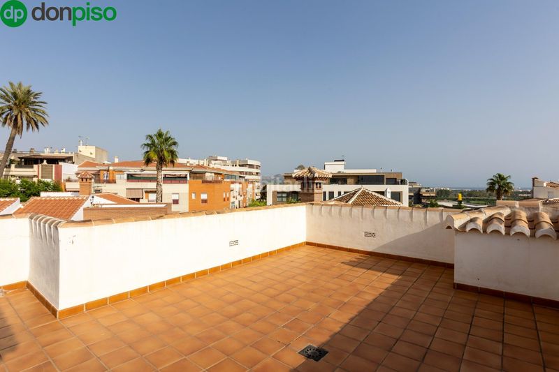 Foto e402ff35-e62f-4008-9f2a-5cb2b596204b. Xalet amb calefacció aparcament piscina a Motril ciudad Motril
