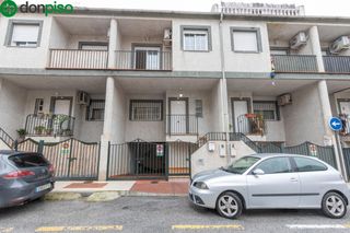 Maison jumelée  Calle de joaquim blume 46. Fantástica unifamiliar adosada con garaje en maracena!