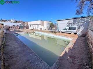 Xalet  Calle calle castaño. Casa independiente con gran terreno y piscina