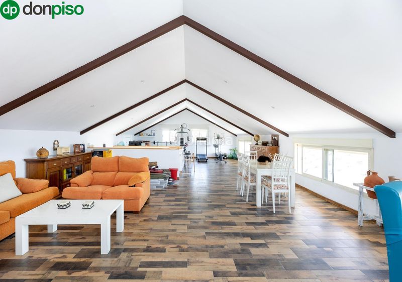 Foto a763a06a-5b82-49b3-b04a-6a7cb2b11913. Casa amb aparcament a Nívar