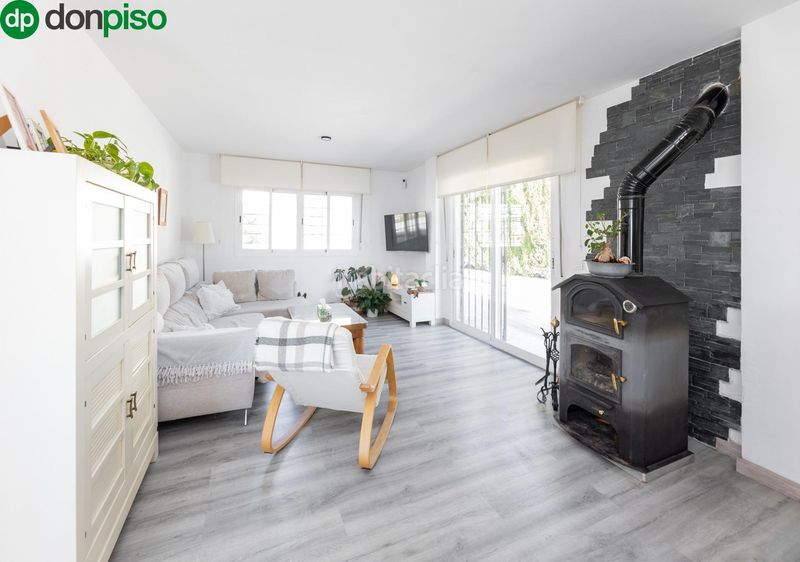 Foto bc4017d0-5f37-4f55-8084-c8222a43079e. Casa amb aparcament a Nívar