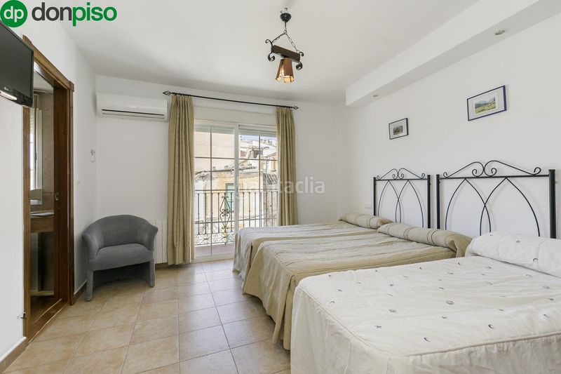 Foto 8e2fa478-f543-4895-84b5-e7760f66f698. Edificio in Güéjar Sierra
