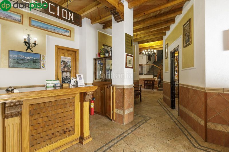 Foto b3de9277-4187-4032-a641-4b5f2c3449bf. Edificio in Güéjar Sierra