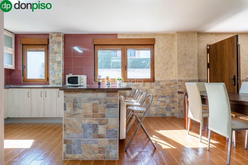 Foto 49206fbf-2b63-45a0-8327-40b392e24451. Casa amb calefacció aparcament a Peligros