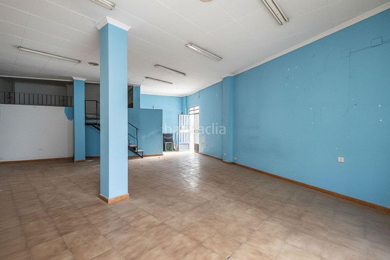 Foto 1586629e-a28e-4fc5-90b4-e94abf23bf90. Local comercial en calle puerta lorca 2 gran local en el corazón , ideal para invertir o para poner tu propio negocio. en Baza