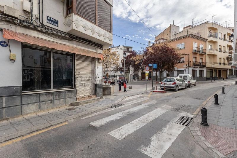 Foto 9662f741-4d6a-4fab-a126-e068a3ea7969. Local comercial en calle puerta lorca 2 gran local en el corazón , ideal para invertir o para poner tu propio negocio. en Baza