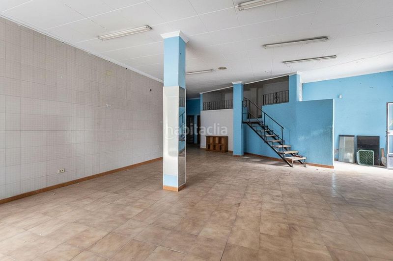 Foto ee89d0f9-743b-4f64-adb9-c55490b2b0ef. Local comercial en calle puerta lorca 2 gran local en el corazón , ideal para invertir o para poner tu propio negocio. en Baza