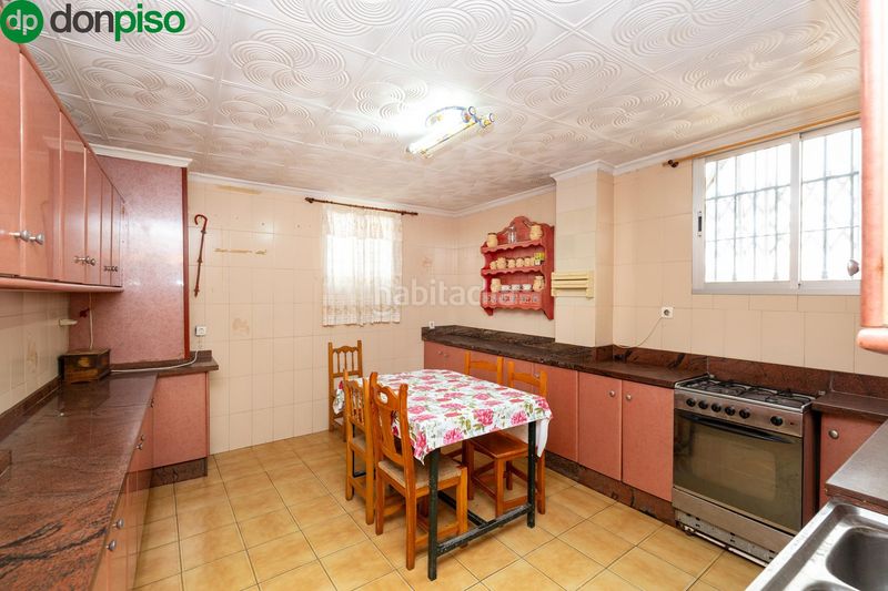 Foto aa30052a-79a9-4bef-9a05-b00951a5d1ea. Edificio in Motril ciudad Motril