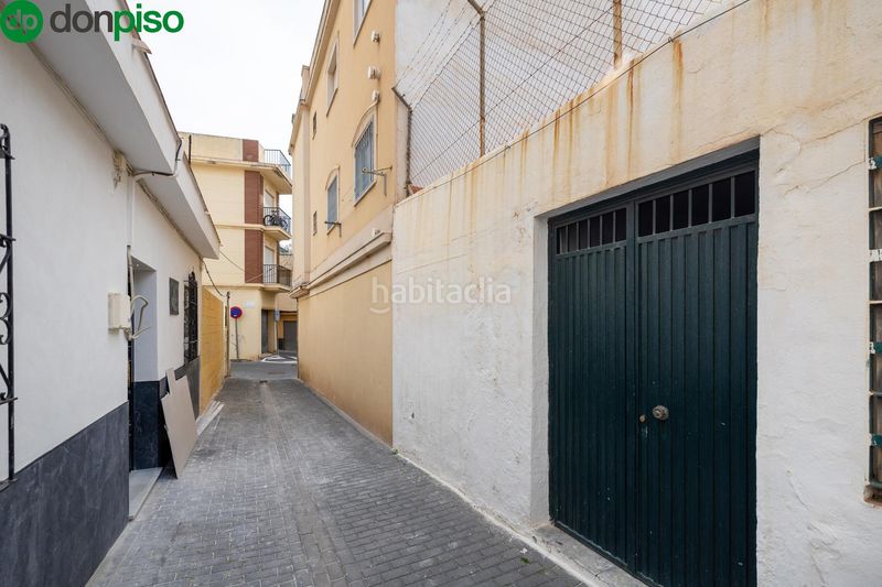 Foto ceb98a61-660e-495b-85a8-54d2876291c8. Edificio in Motril ciudad Motril