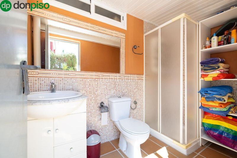 Foto 7729071b-0f93-401d-8b21-f9d2bd117c0f. Casa amb calefacció aparcament piscina a Cúllar Vega