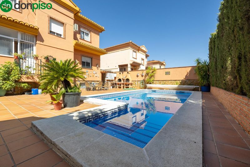 Foto 8f836260-3b16-46a1-ac90-8375f7d84f20. Casa amb calefacció aparcament piscina a Cúllar Vega