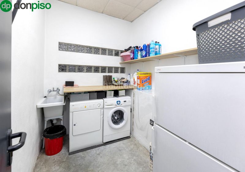Foto c4c8e948-52cb-4c44-80b5-4c7c6e2b6745. Casa amb calefacció aparcament a San Antón Armilla