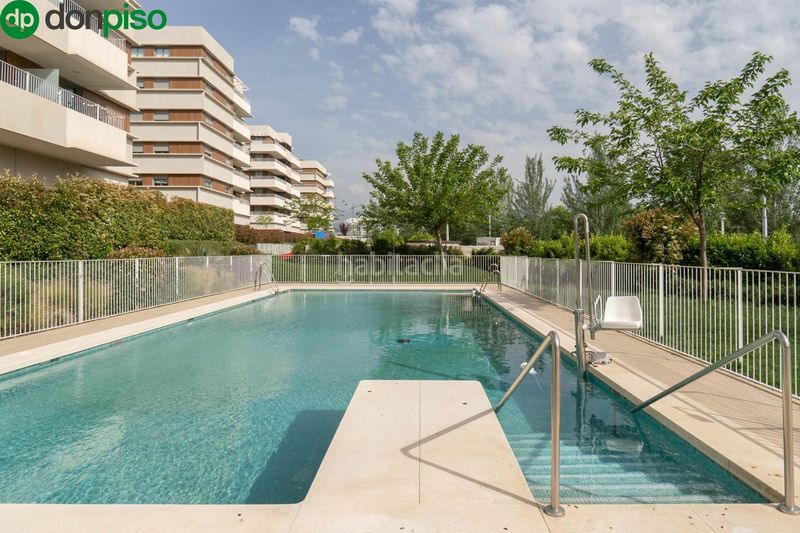 Foto 4851f963-6412-4f9d-9036-9c101f8c9f9a. Pis amb calefacció aparcament piscina a Rosaleda - Juventud Granada