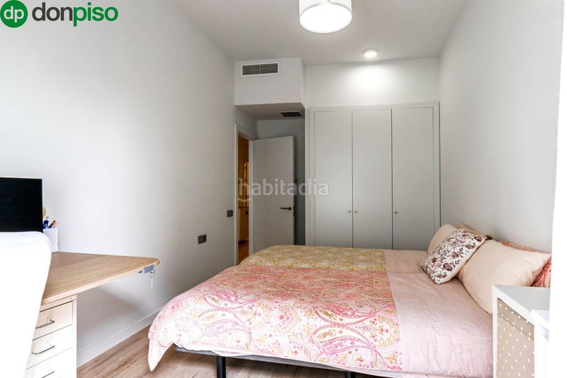 Foto fa855d78-48cd-4cf4-8bd7-1b379c226841. Pis amb calefacció aparcament piscina a Rosaleda - Juventud Granada