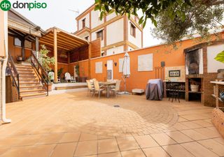 Maison jumelée  Calle rosales los. Espectacular pareado reformado top con jardín de ensueño en la e