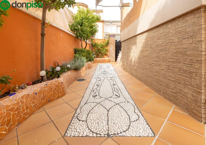 Foto 0205f930-f49c-48e4-a766-d1134ca7fae1. Casa aparellada amb aparcament a Jun