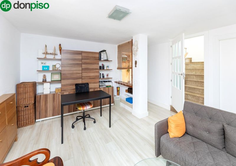 Foto 8bd4bc1c-ff5a-4906-8de5-b45e2b773990. Casa aparellada amb aparcament a Jun