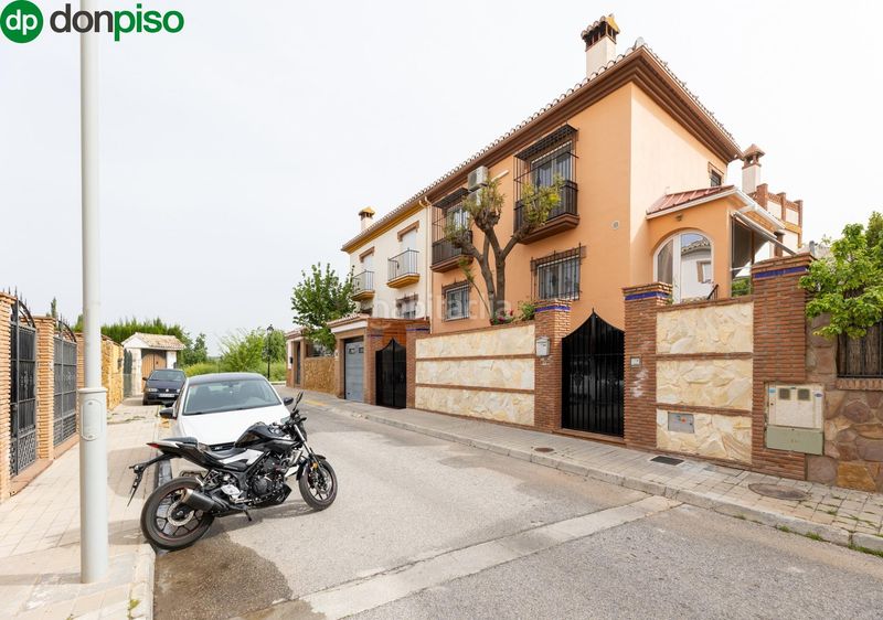 Foto aefac7e1-c707-4d72-9bc7-5754fd1ae717. Casa aparellada amb aparcament a Jun