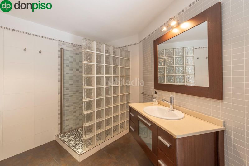Foto d5373ace-0695-47bb-8fbf-d54c9969dd5f. Casa amb calefacció aparcament piscina a Alfacar