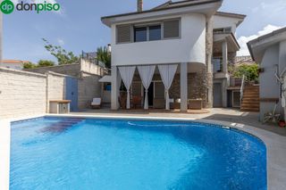 Casa  Avenida parque garcía lorca. Espectacular chalet independiente moderno con piscina privada!